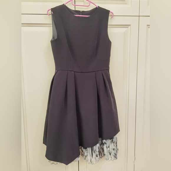 BEAUTIFUL BLACK DEESS WITH FLORA LACE BOTTOM - Picture 7 of 8